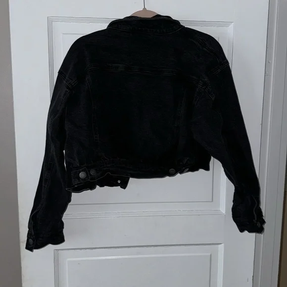 cropped black denim jacket - Picture 3 of 3